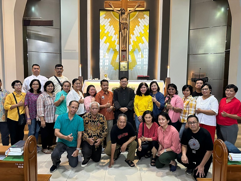 Hari ke 3 setelah misa pagi di Gereja Bunda Maria GarutPAKAI_1